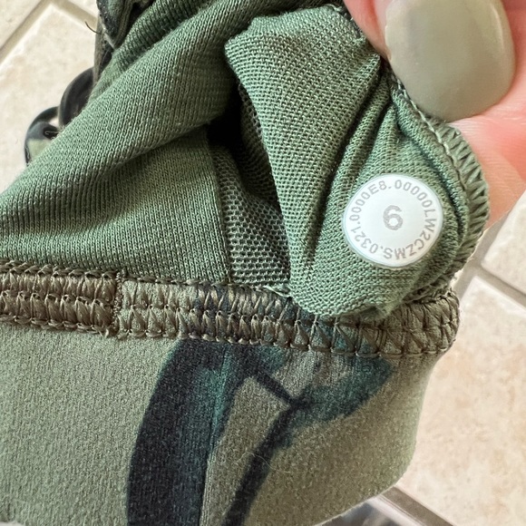 Lululemon sports bra - Picture 3 of 3